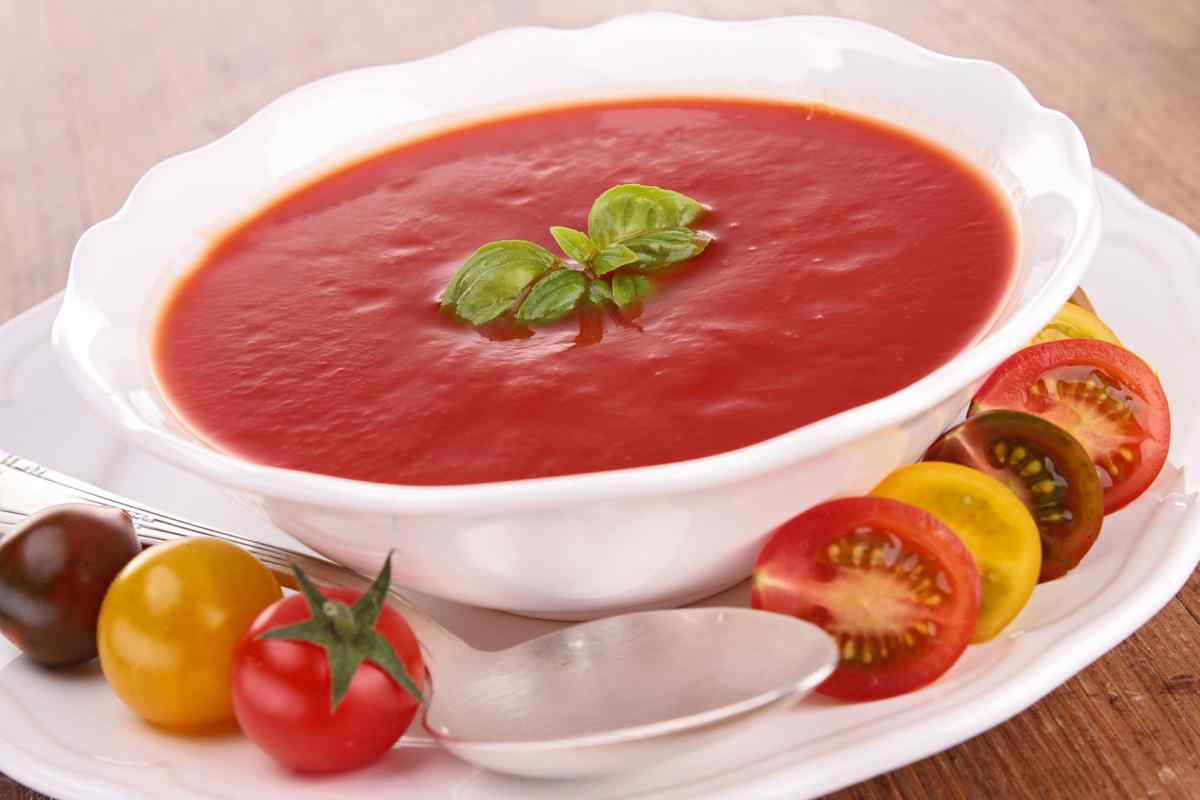 Холодний томатний суп зі спеціями